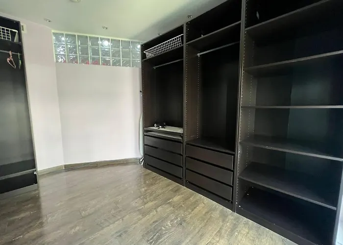 Beautiful And Cozy 2 Bedroom Apartment In The Heart Of Downtown